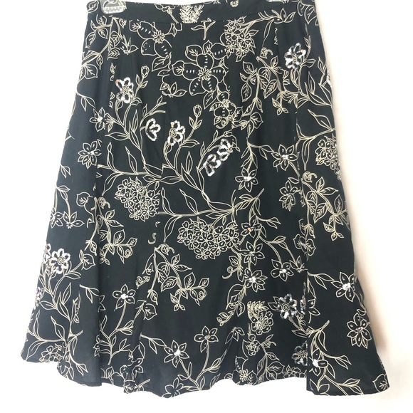 LOFT Dresses & Skirts - Ann Taylor LOFT Skirt Black Gold Sequins Women’s size 8